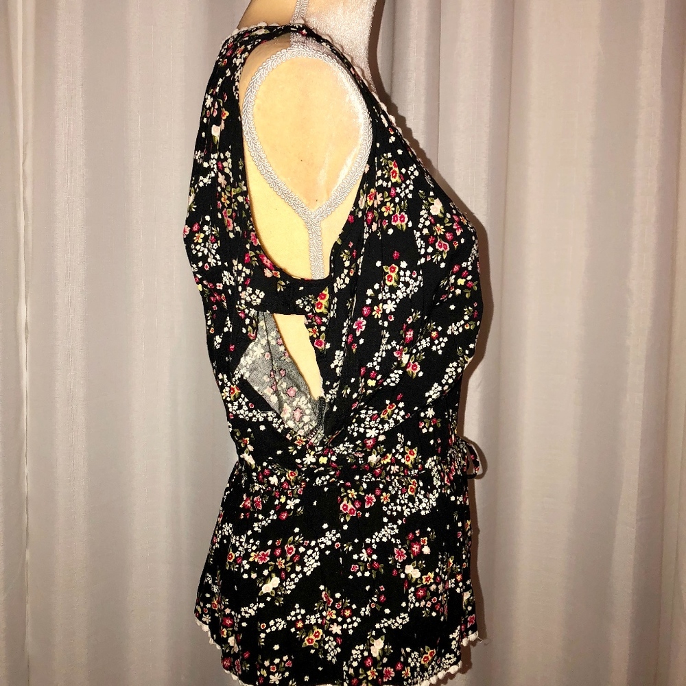 Cold Shoulder Top - Picture 3 of 9